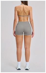 Vista posteriore di pantaloncini da yoga grigi a vita alta per donna, fitness e corsa