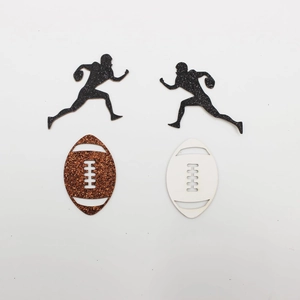 Détail de décorations pailletées pour fête de football américain avec silhouettes et ballons