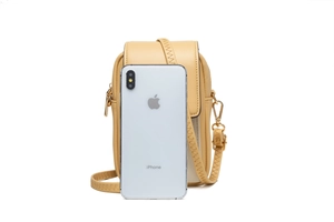Vista detallada del bolso bandolera amarillo de cuero PU para móvil con costuras dentadas