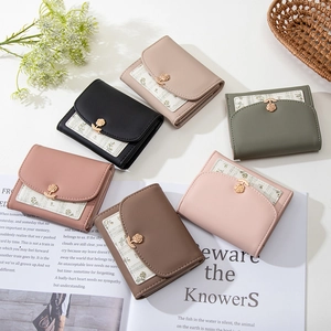 Portefeuilles courts à fleurs en PU avec boucle rose disponibles en six coloris pastel