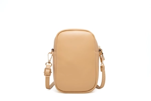 Detail of a beige PU leather crossbody phone bag with gold zipper and stitching