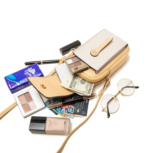 Bolso bandolera crema para móvil con múltiples capas para tarjetas y maquillaje