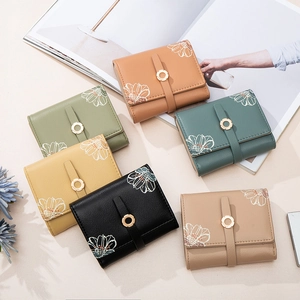 Portafogli corti da donna in pelle PU in sei colori con chiusure floreali in metallo