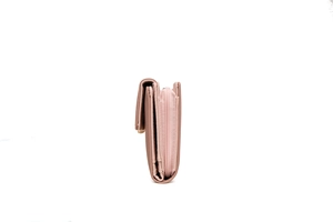 Vue latérale du portefeuille long en cuir PU rose avec compartiments et fermeture éclair
