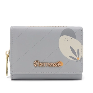 Dettaglio del portafoglio grigio chiaro in pelle PU con stampa floreale e logo in oro