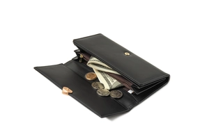 Détail d'un long portefeuille noir avec emplacements cartes et poche monnaie dorée