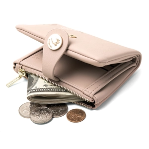 Petit portefeuille rose pour femme avec bouton doré et compartiments pour cartes et monnaie