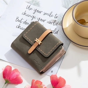 Short vintage fold-over wallet in olive green matte faux leather with gold chain detail