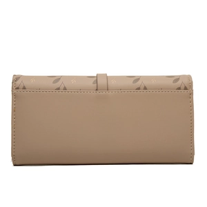 Detail der eleganten beigen langen Brieftasche mit dekorativer Blattstickerei am Rand
