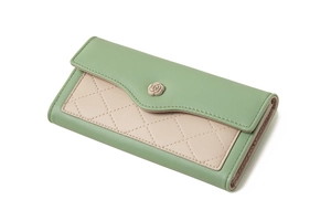 Detail view of the quilted long envelope wallet with camellia flower and contrast colors
