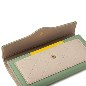 Long bi-color envelope wallet in light green and beige with quilted pattern and snap button
