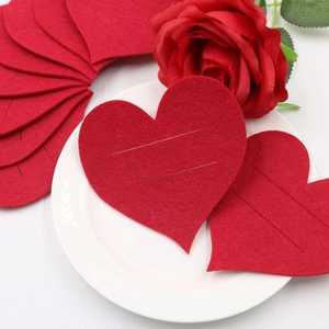 10-piece red heart felt cutlery holder for Valentine's Day party table decoration