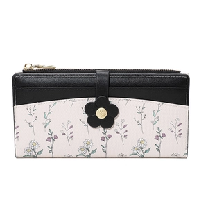 Detail of long floral wallet with daisy pattern, bicolor leather and gold flower clasp