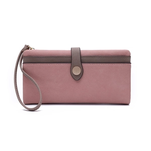 Détail du portefeuille long bicolore rose poudré et taupe avec bouton doré et dragonne