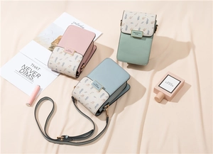 Trois sacs à bandoulière pour téléphone en cuir PU avec des imprimés de feuilles