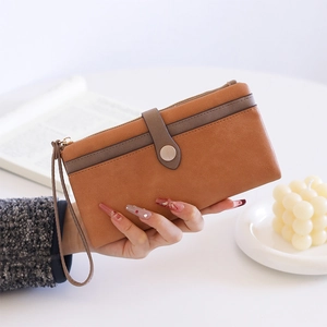 Portefeuille long bicolore marron et gris pour femme avec dragonne et bouton pression métal