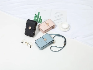 Tre piccole borse a tracolla per cellulare in nero, rosa e azzurro con motivi floreali