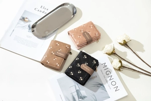Short PU leather wallets with floral print and quilted texture in three elegant colors