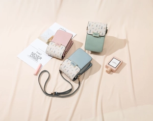 Sacs à bandoulière verticaux pour téléphone en rose, vert menthe et bleu avec motif de feuilles