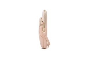 Detailansicht der rosa Leder-Handytasche mit feinen Nähten und goldenen Reißverschlüssen