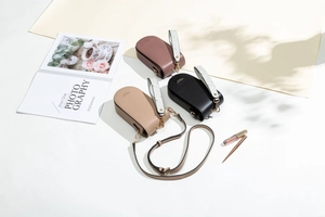 Mini borse a tracolla minimaliste in rosa, beige e nero con manici floreali eleganti