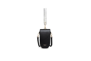 Dettaglio mini borsa nera a tracolla per cellulare con cinturino floreale e logo