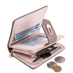 Portafoglio corto in pelle da donna con chiusura a cuore e porta carte multipli