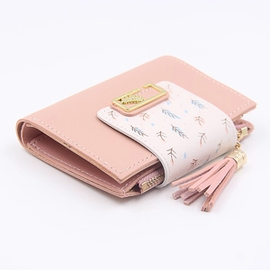 Petit portefeuille rose en cuir PU avec imprimé floral, pompon et boucle feuille dorée