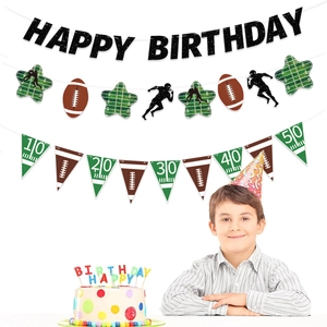 Addobbi compleanno rugby con striscione Happy Birthday e ghirlande a tema football