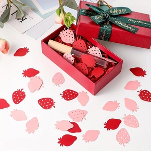 Lucidalabbra in confezione regalo rossa con coriandoli a fragola per tavola