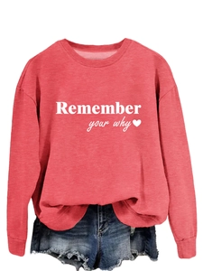 Dettaglio felpa girocollo rossa con scritta Remember Your Why bianca e icona cuore