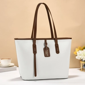 Sac fourre-tout blanc à texture litchi avec anses en cuir marron pour femmes chic