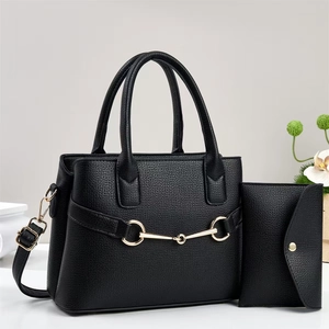 Ensemble sac à main noir en cuir grainé avec mors doré et portefeuille assorti