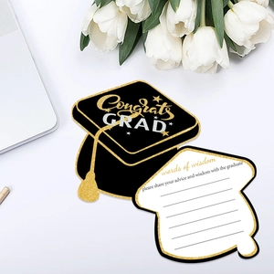 Tarjetas de graduación con forma de birrete y detalles dorados Congrats GRAD