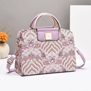 Sac à main élégant lavande avec broderie ondulée et logo oiseau doré raffiné
