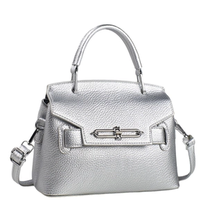 Metallisch silberne Lederhandtasche mit Kieseltextur und edler Metallschnalle