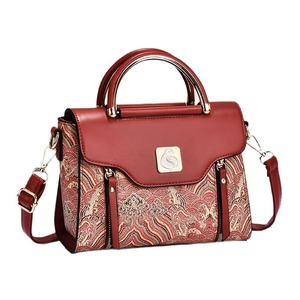 Sac à main élégant en cuir rouge vin avec motifs chinois et poignée en métal