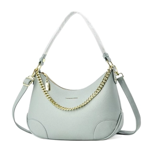 Hobo-Tasche aus hellblaugrauem Leder mit Lychee-Muster und klobiger goldener Kette