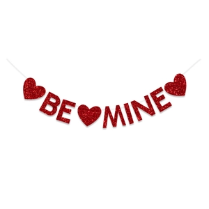 Bannière scintillante rouge 'BE MINE' avec cœurs pour décoration de Saint-Valentin