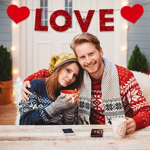 Bannière LOVE rouge scintillante avec cœurs pour décoration de fête de la Saint-Valentin