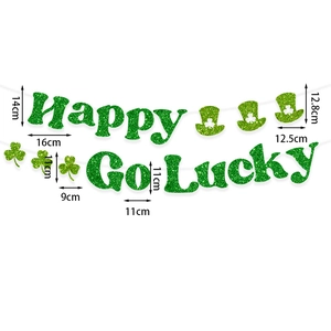 Bannière scintillante Happy Go Lucky avec trèfles pour décor de la Saint-Patrick