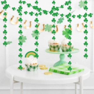 Guirlande de trèfles verts pour décoration de fête de la Saint-Patrick en intérieur