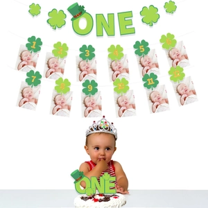 Kit bannière photo premier anniversaire Saint-Patrick avec trèfles verts et topper