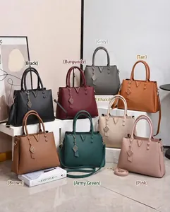 Plusieurs sacs à main texturés de différentes couleurs avec une grande capacité de stockage