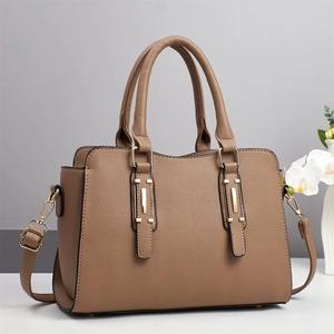 Elegante borsa a mano Boston talpa in pelle testurizzata con dettagli in oro lucido