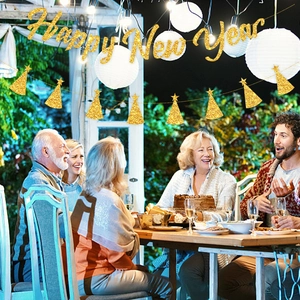 Bannière Happy New Year dorée pailletée et guirlande d'étoiles pour décor de fête
