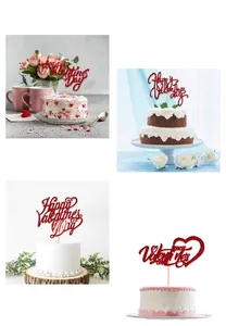 Détail de décorations de gâteau à paillettes rouges avec motifs cœurs pour la Saint-Valentin