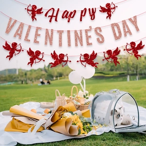 Bannière pailletée Saint-Valentin avec Cupidon rouge et lettres or rose pour mariage