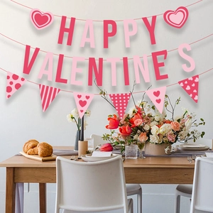 Striscione rosa Happy Valentine's Day e bandierine con cuori per decorazioni per feste