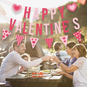 Set ghirlande Happy Valentines con bandierine a cuori e pois per decorazioni feste all'aperto
